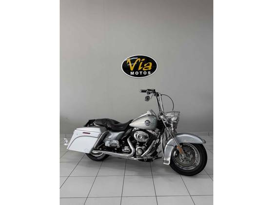 HARLEY-DAVIDSON ROAD KING CLASSIC 